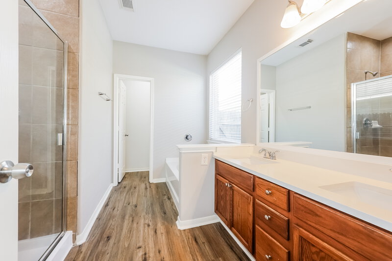 2,040/Mo, 21114 Normand Meadows Ln Humble, TX 77338 Main Bathroom View
