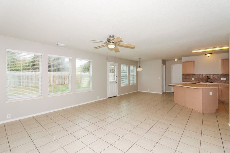 2,275/Mo, 10111 Antelope Aly Missouri City, TX 77459 Family Room View