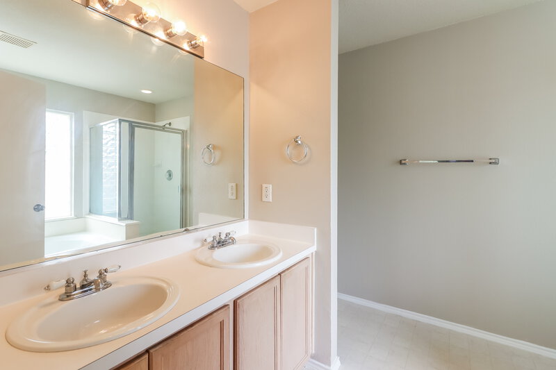 2,275/Mo, 10111 Antelope Aly Missouri City, TX 77459 Main Bathroom View