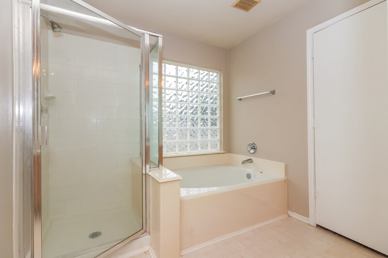 2,275/Mo, 10111 Antelope Aly Missouri City, TX 77459 Main Bathroom View 2