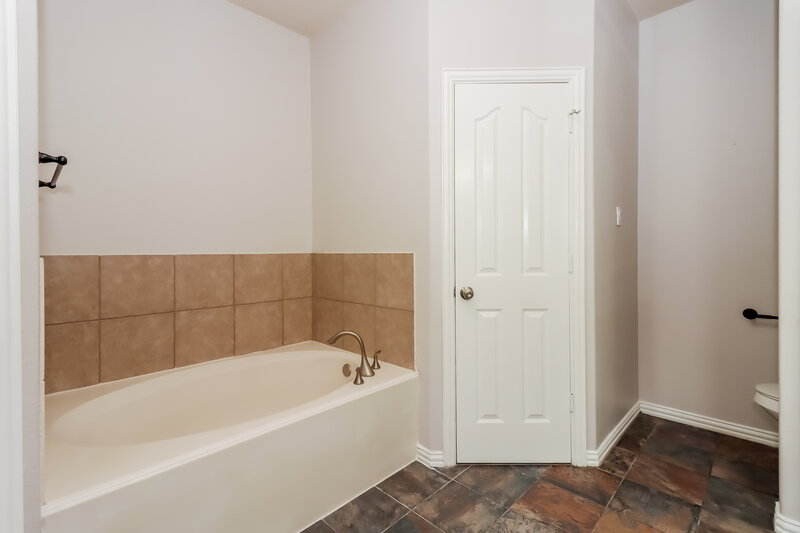 2,190/Mo, 2618 Key West Dr Katy, TX 77493 Bathroom View