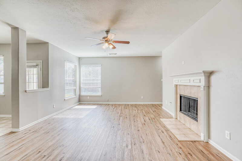 2,005/Mo, 11402 English Rose Trl Missouri City, TX 77459 Living Room View