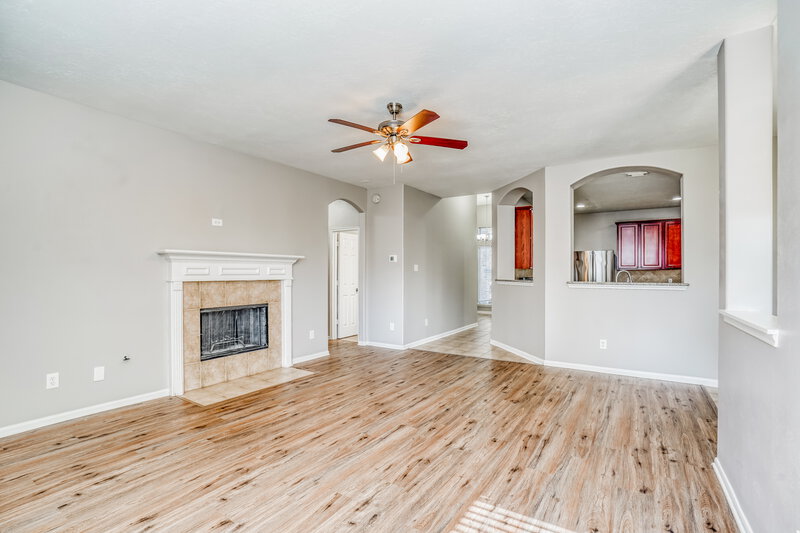 2,005/Mo, 11402 English Rose Trl Missouri City, TX 77459 Living Room View 2