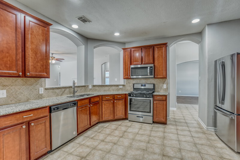 2,005/Mo, 11402 English Rose Trl Missouri City, TX 77459 Kitchen View 2