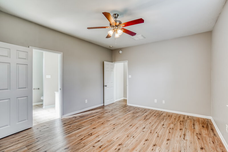 2,005/Mo, 11402 English Rose Trl Missouri City, TX 77459 Main Bedroom View 2