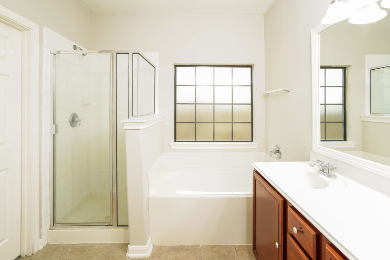 2,760/Mo, 29748 Meridian Hill Dr Spring, TX 77386 Main Bathroom View