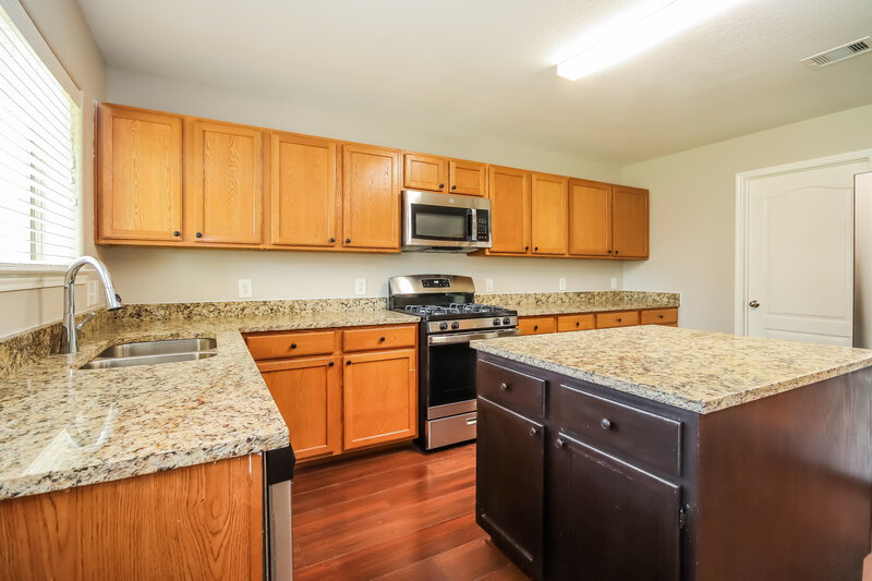 2,455/Mo, 4601 Clemwood Ln Kingwood, TX 77345 Kitchen View 2