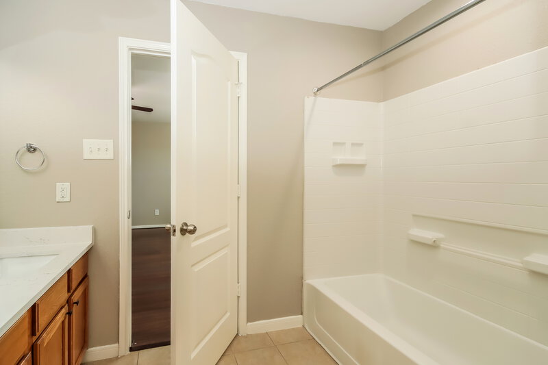 2,455/Mo, 4601 Clemwood Ln Kingwood, TX 77345 Main Bedroom View 3