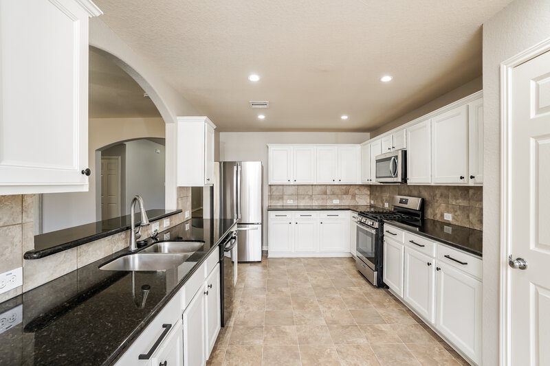 2,595/Mo, 4043 Basswood Dr Dickinson, TX 77539 Kitchen View