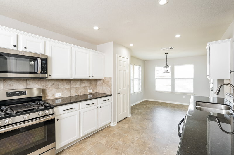 2,595/Mo, 4043 Basswood Dr Dickinson, TX 77539 Kitchen View 2