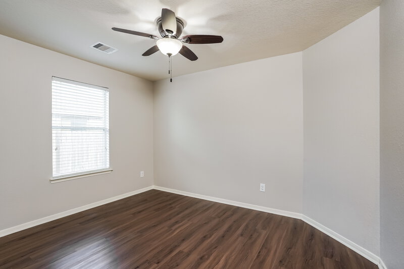 2,595/Mo, 4043 Basswood Dr Dickinson, TX 77539 Bedroom View 2