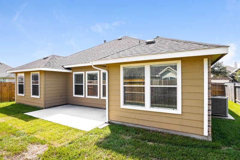 2,595/Mo, 4043 Basswood Dr Dickinson, TX 77539 Rear View