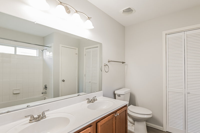 2,430/Mo, 19211 Dillsbury Ct Katy, TX 77449 Main Bathroom View