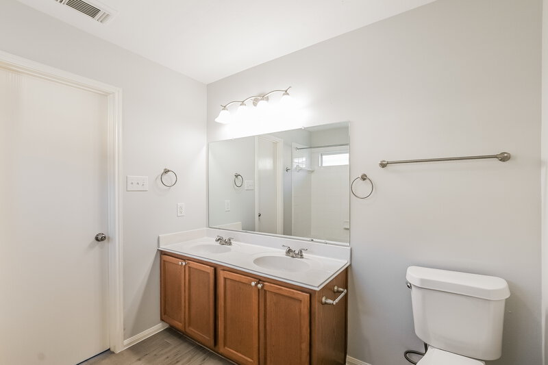 2,430/Mo, 19211 Dillsbury Ct Katy, TX 77449 Main Bathroom View 2