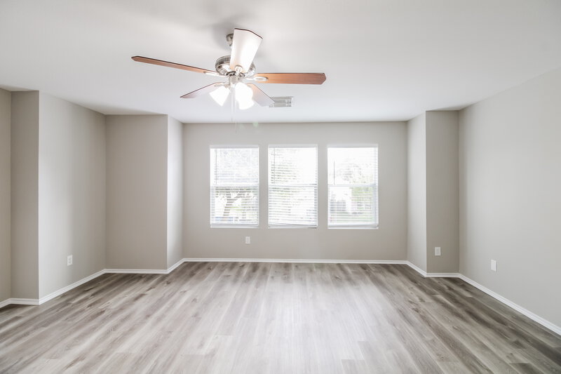 0/Mo, 20135 Baron Brook Dr Cypress, TX 77433 Living Room View 2
