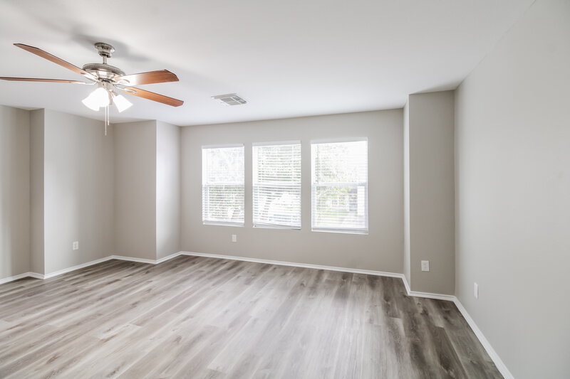 0/Mo, 20135 Baron Brook Dr Cypress, TX 77433 Living Room View 3