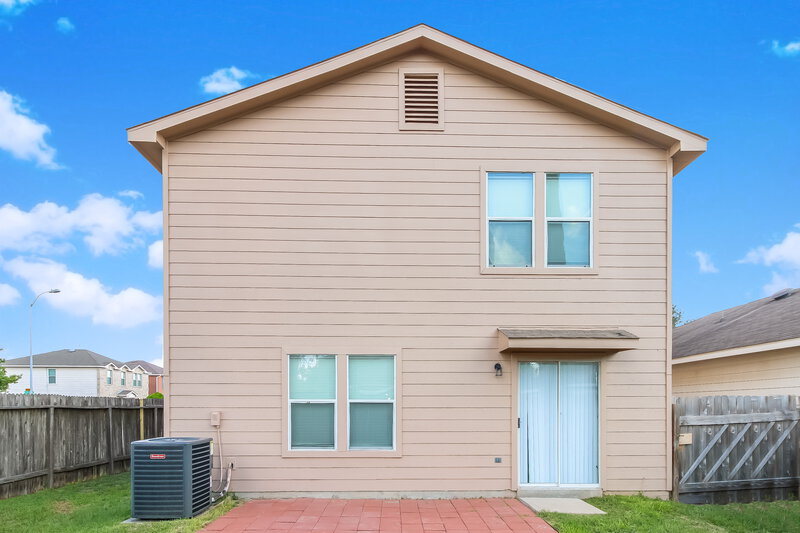 0/Mo, 20135 Baron Brook Dr Cypress, TX 77433 Rear View