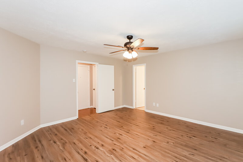 2,585/Mo, 317 Thistlewood Ct League City, TX 77573 Main Bedroom View 2