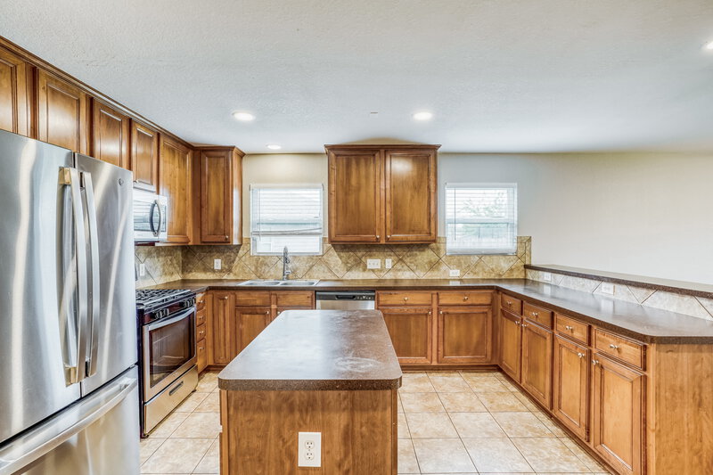1,995/Mo, 4703 Montclair Hill Ln Fresno, TX 77545 Kitchen View 2