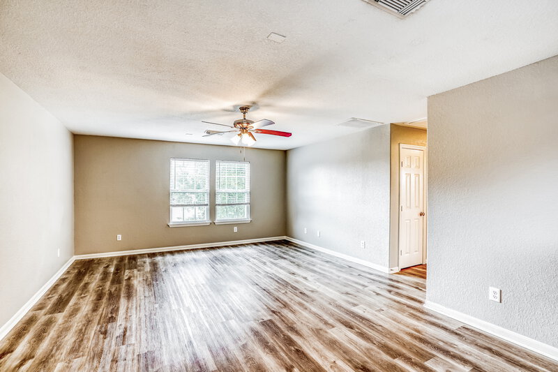 1,995/Mo, 4703 Montclair Hill Ln Fresno, TX 77545 Loft View