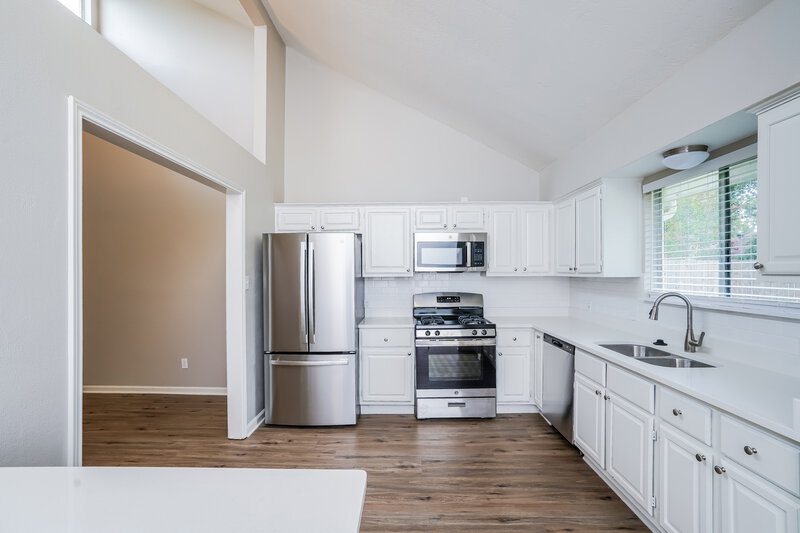 1,905/Mo, 910 Companion Dr Crosby, TX 77532 Kitchen View