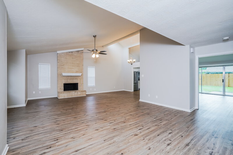 1,905/Mo, 910 Companion Dr Crosby, TX 77532 Family Room View