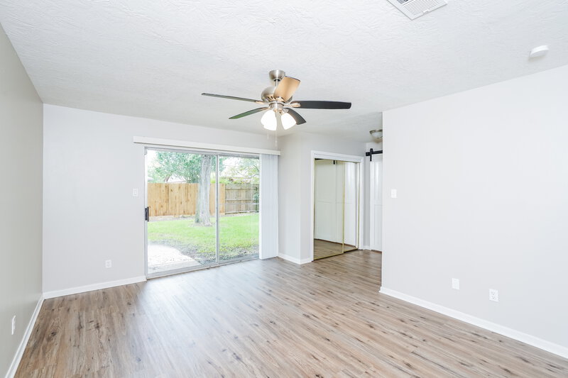 1,905/Mo, 910 Companion Dr Crosby, TX 77532 Main Bedroom View 2