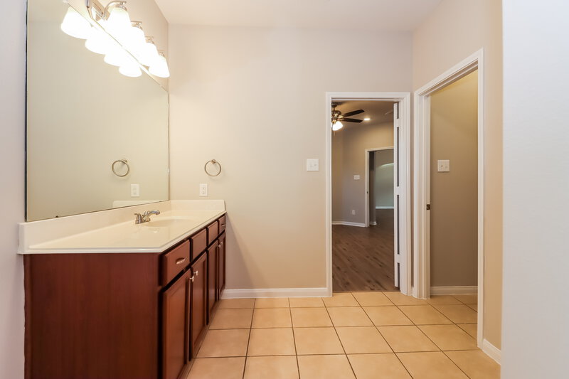2,145/Mo, 2327 Golden Brandy Ln Rosenberg, TX 77469 Main Bathroom View 2