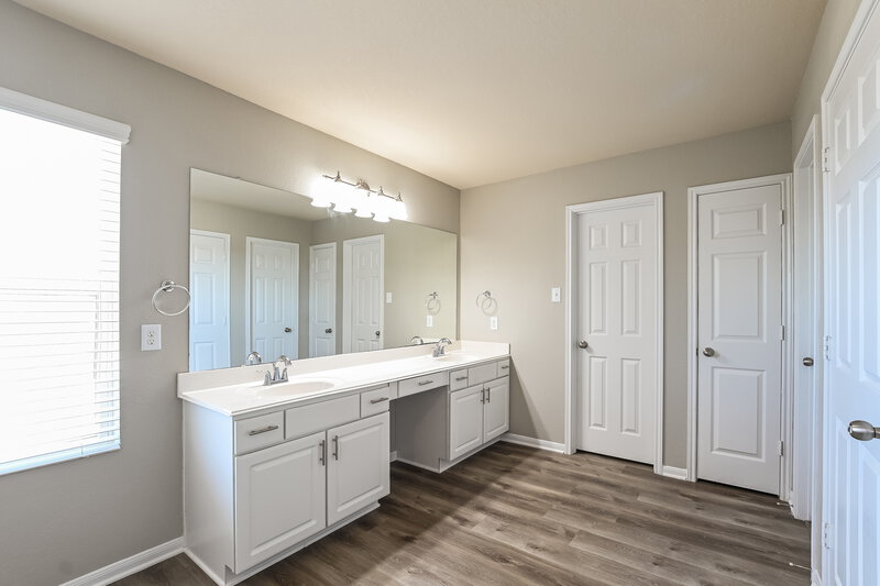 2,870/Mo, 23503 Legacy Oak St Katy, TX 77493 Main Bathroom View 2