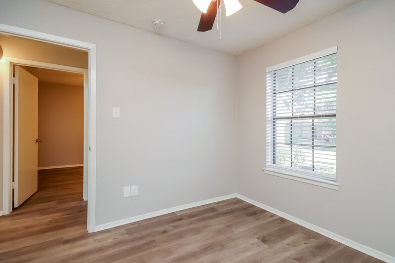 1,845/Mo, 5014 Meadow Crest St La Porte, TX 77571 Bedroom View 2