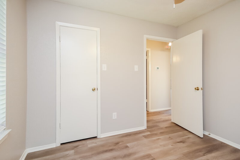 1,845/Mo, 5014 Meadow Crest St La Porte, TX 77571 Bedroom View 3