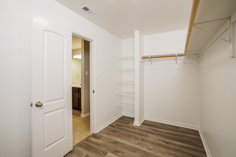 1,900/Mo, 5155 Cottage Creek Ln Rosenberg, TX 77469 Walk In Closet View