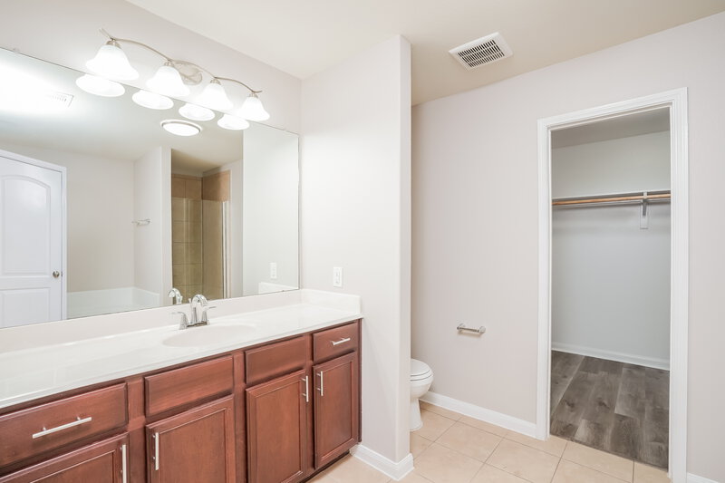 1,900/Mo, 5155 Cottage Creek Ln Rosenberg, TX 77469 Main Bathroom View 2