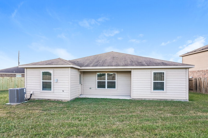 1,900/Mo, 5155 Cottage Creek Ln Rosenberg, TX 77469 Rear View