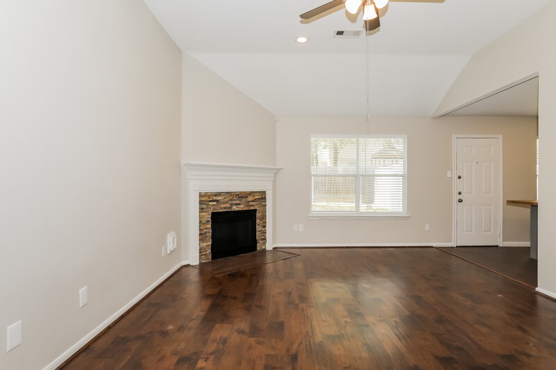 2,245/Mo, 12104 La Salle River Rd Conroe, TX 77304 Living Room View