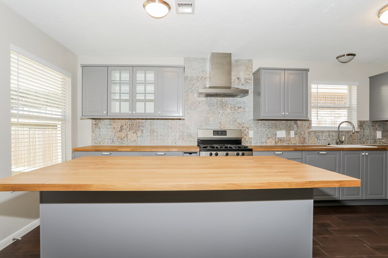 2,245/Mo, 12104 La Salle River Rd Conroe, TX 77304 Kitchen View