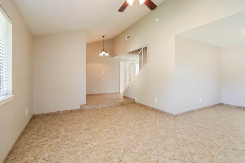 2,110/Mo, 6027 Leafwood Cir League City, TX 77573 Living Room View