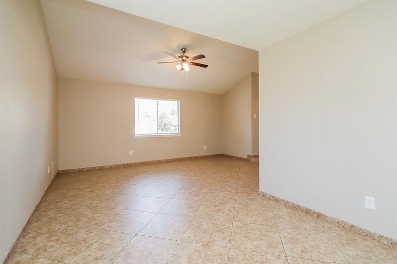2,110/Mo, 6027 Leafwood Cir League City, TX 77573 Living Room View 2