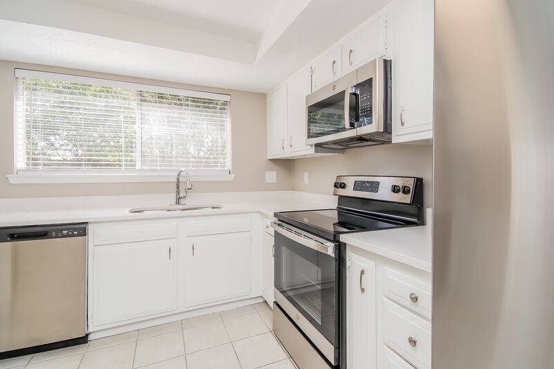 2,110/Mo, 6027 Leafwood Cir League City, TX 77573 Kitchen View