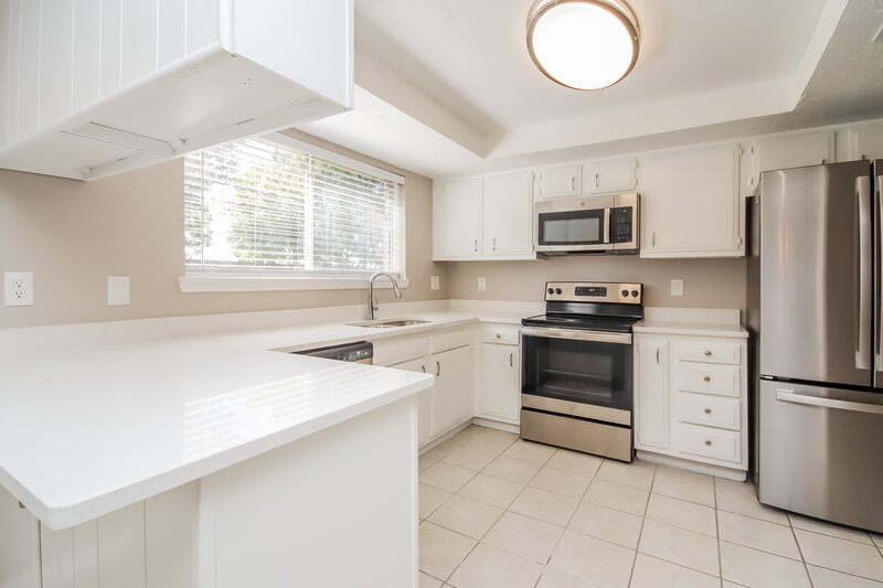 2,110/Mo, 6027 Leafwood Cir League City, TX 77573 Kitchen View 2