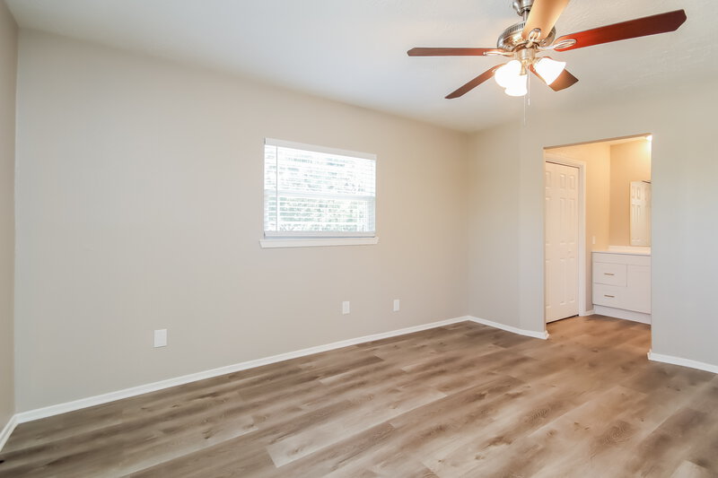 2,110/Mo, 6027 Leafwood Cir League City, TX 77573 Main Bedroom View