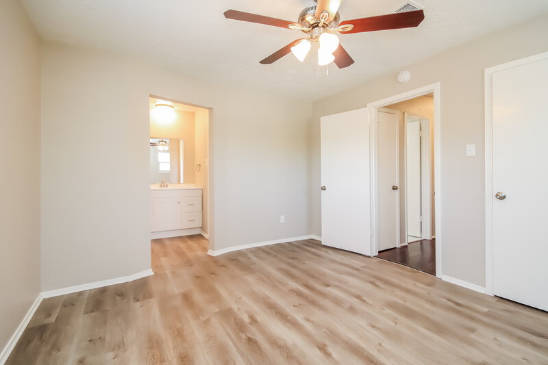 2,110/Mo, 6027 Leafwood Cir League City, TX 77573 Main Bedroom View 2