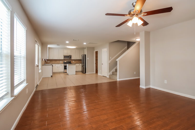 2,665/Mo, 1903 Plum Falls Ln Pearland, TX 77581 Living Room View 2