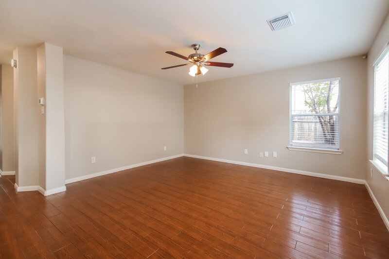 2,665/Mo, 1903 Plum Falls Ln Pearland, TX 77581 Living Room View 3