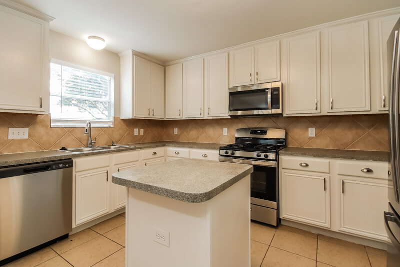 2,665/Mo, 1903 Plum Falls Ln Pearland, TX 77581 Kitchen View