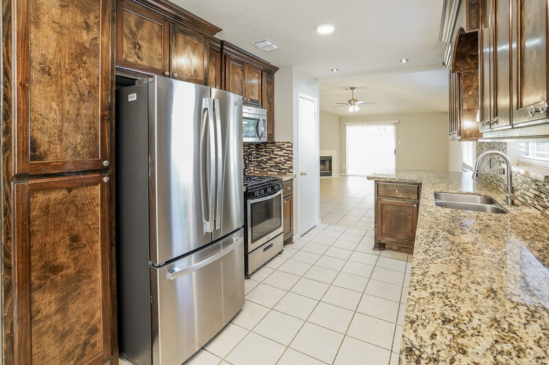 1,815/Mo, 28719 Loddington St Spring, TX 77386 Kitchen View 2