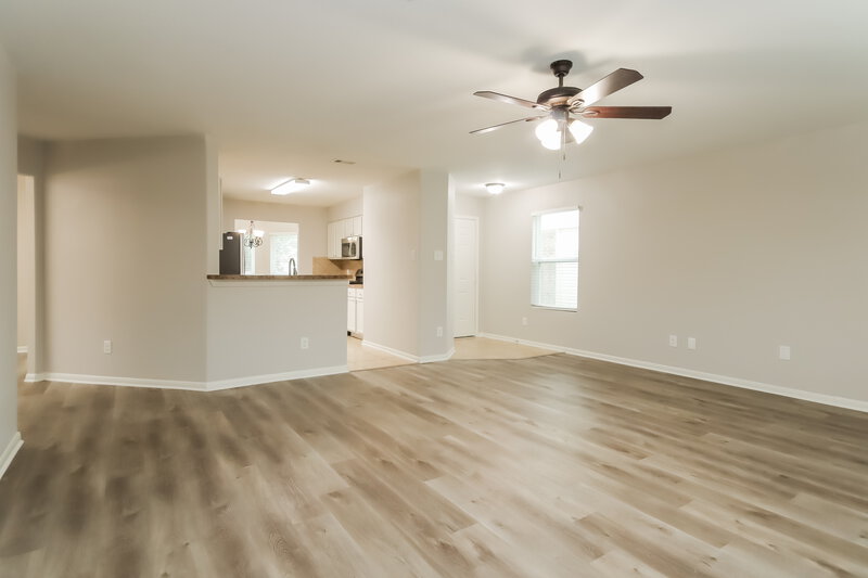 2,030/Mo, 16828 Northern Flicker Trl Conroe, TX 77385 Living Room View 2