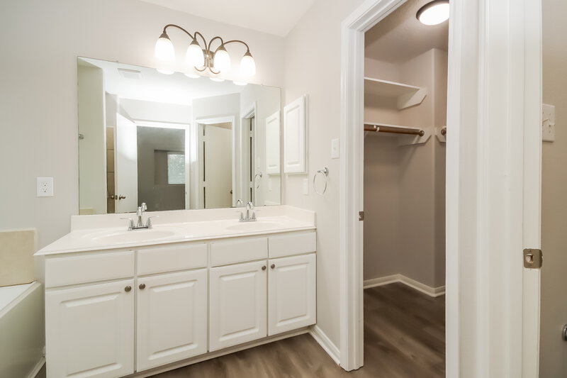 2,030/Mo, 16828 Northern Flicker Trl Conroe, TX 77385 Main Bathroom View