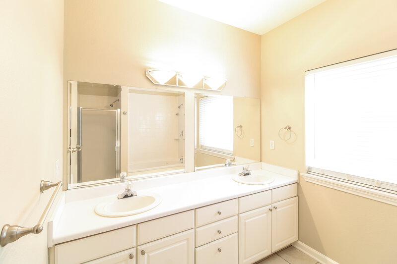 2,445/Mo, 19143 Sprintwood Ct Humble, TX 77346 Main Bathroom View