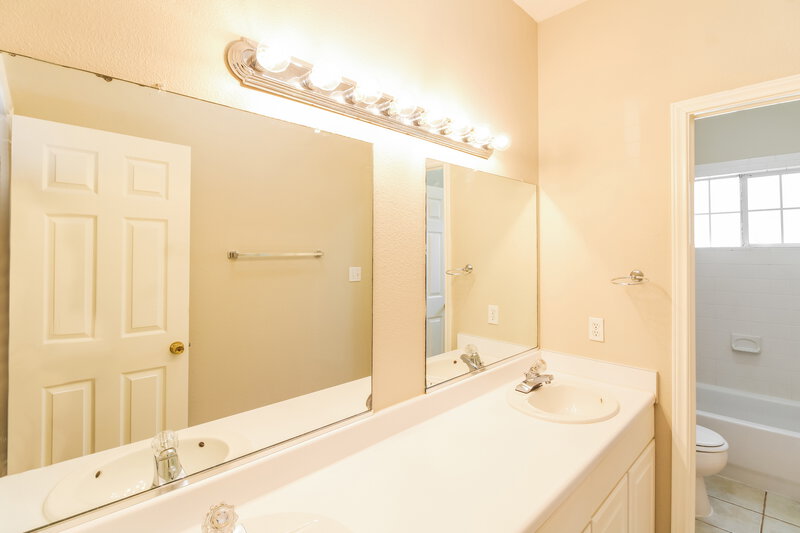 2,445/Mo, 19143 Sprintwood Ct Humble, TX 77346 Bathroom View